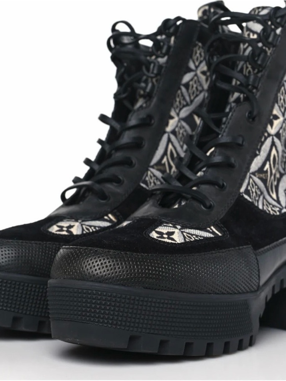 Boot - Picture 2 of 15